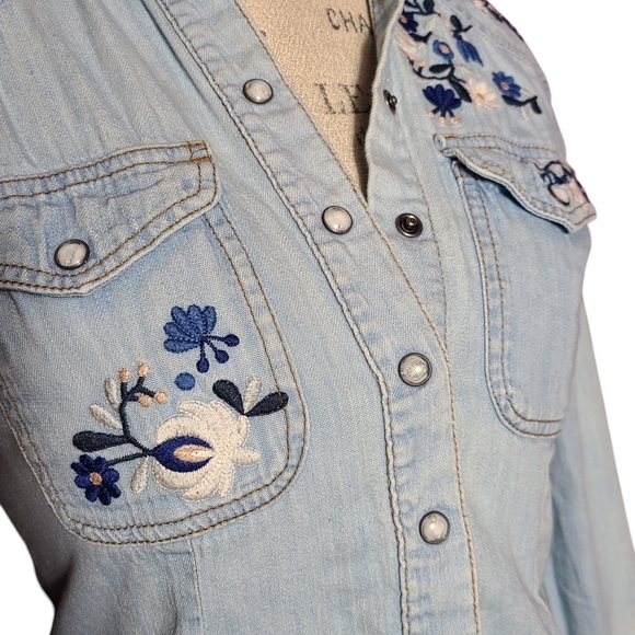 Free People Button down Floral Embroidered Top - Picture 5 of 8
